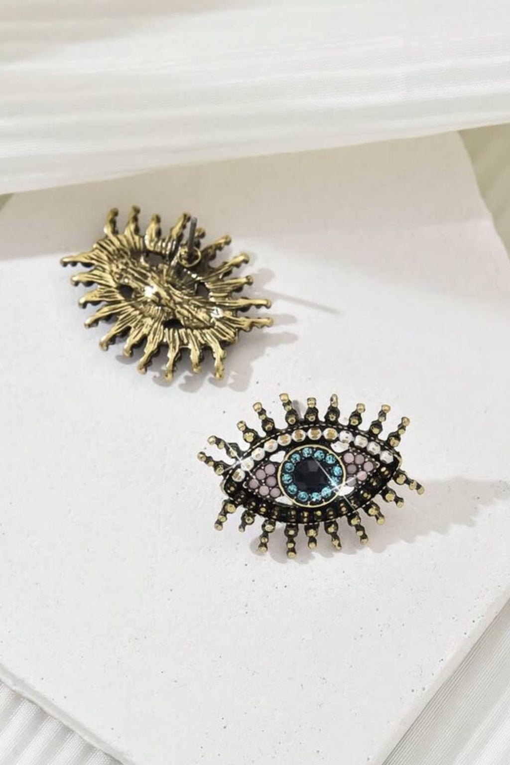 Lash Eye Studs – front and back view