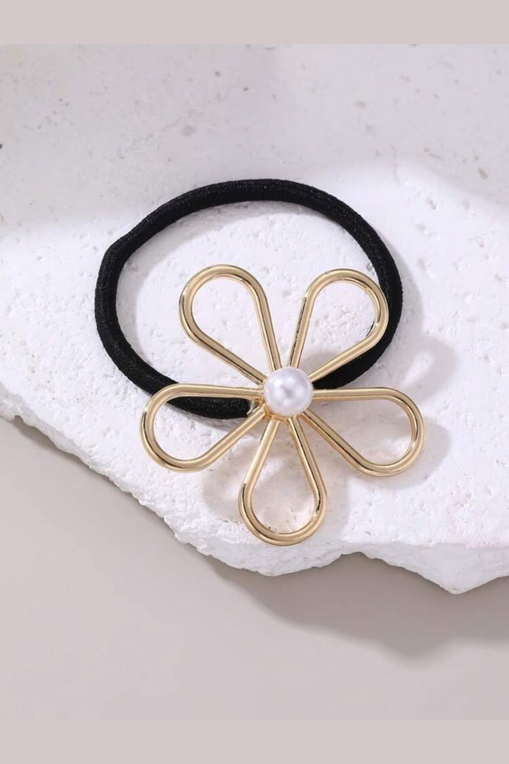 Pearl Daisy Hair Tie Set of 3 close-up