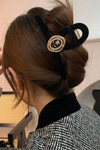 Pearl Rose Claw Clip Set – pair in hand